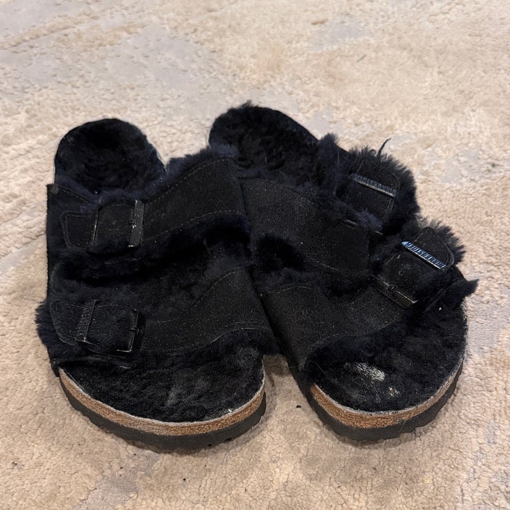 Birkenstock Arizona Shearling black womens size 10 in ok condition has some wear
